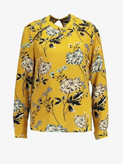 The sample garment currently selected